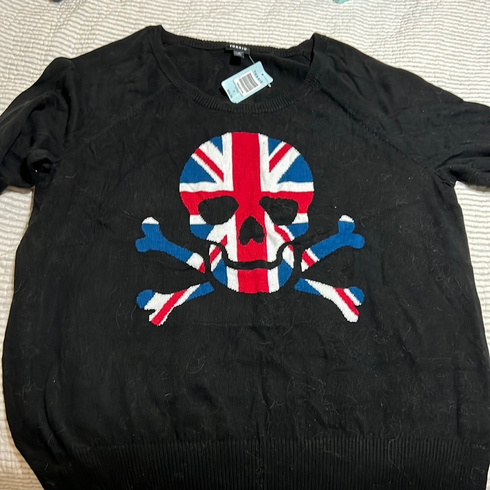 NWT Torrid cotton sweater with UK Skull & Bones. size 2.